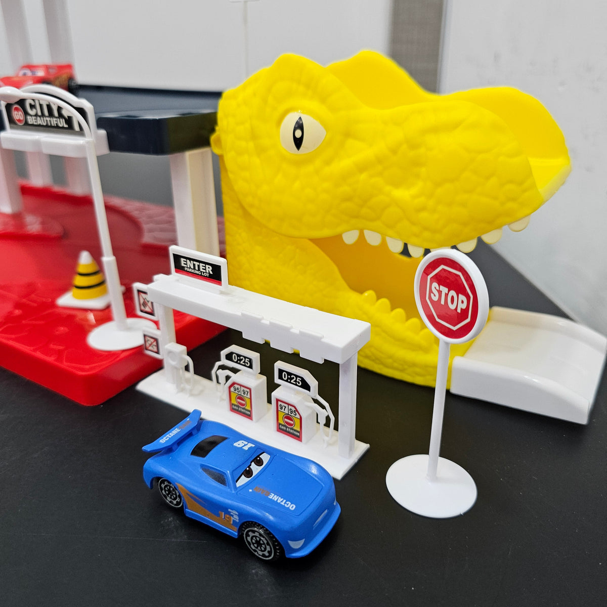 Driven to Win – Cars Parking Lot Playset with 4 Cars, Gas Station & Service Station