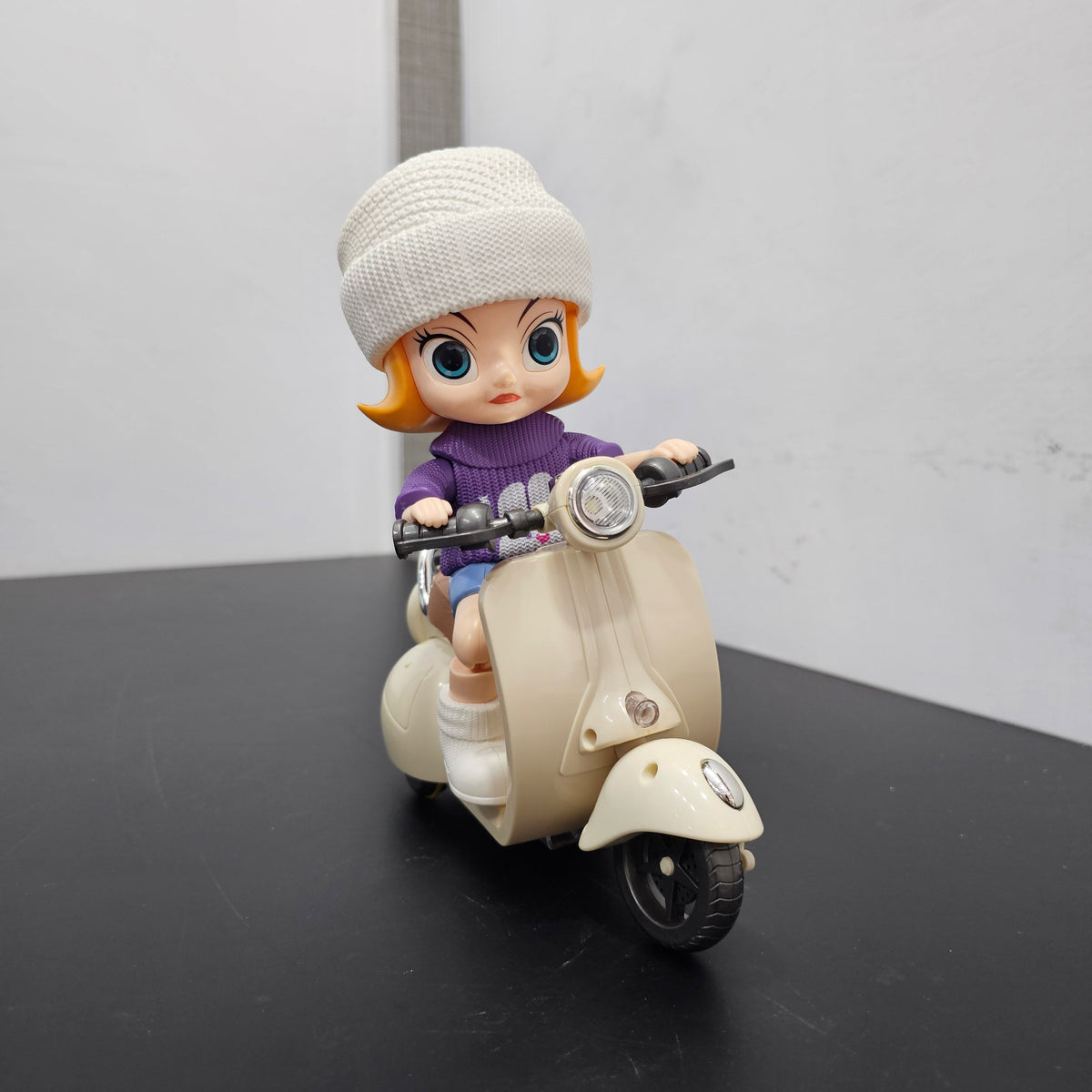 Motor Car Tide Flow Doll with Lighting & Music