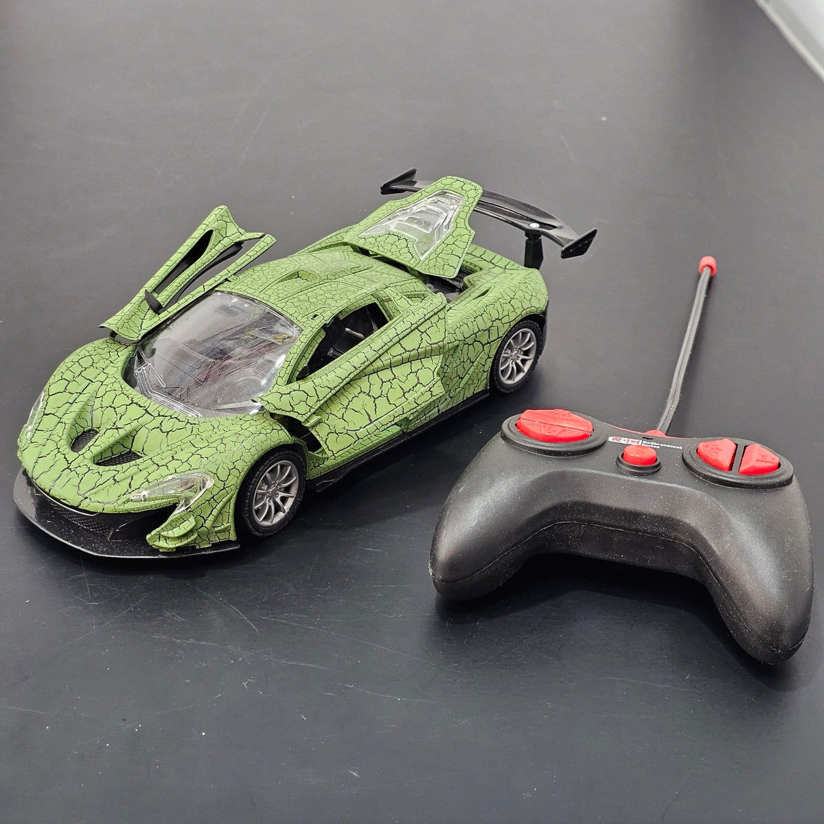 1:18 Scale Sports RC Car – Multi-Directional Control & Cool Lighting