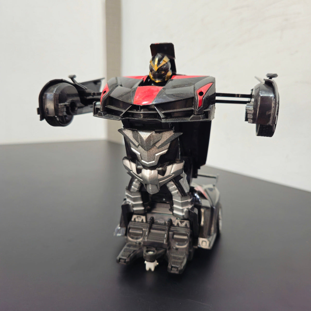 1:18 Scale Power Remote Control Robot Car – Light & Deformation Action